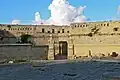 Short curtain / rampart with Main Gate