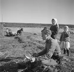TK artist Erik Enroth drawing Karelian people.