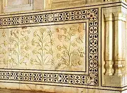 Dado in Taj Mahal