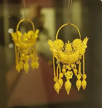 Ancient Greek rosettes on a pendant, 4th century BC, gold, National Archaeological Museum of Taranto, Taranto, Italy[13]