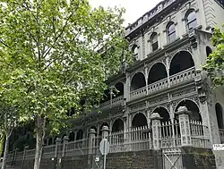 Tasma Terrace, East Melbourne (1879). Victorian Free Classical terrace with filigree verandahs.[10]