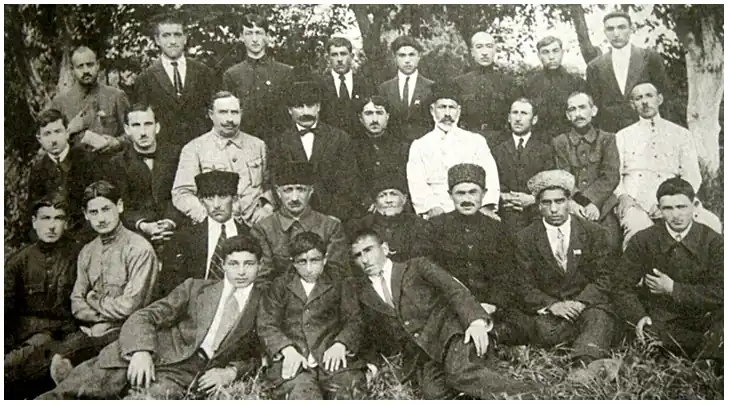 Teachers and students of the Gazakh Teachers Seminary