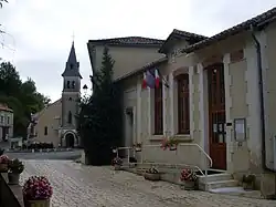 The church and town hall in Teyjat