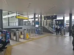 Connecting linkway between the two sides of the station.