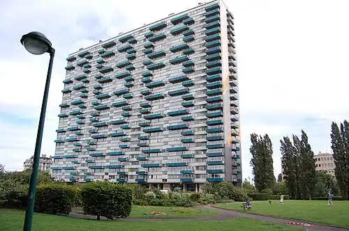 L'Écluse Tower on the Boulevard Louis Mettewie/Louis Mettewielaan