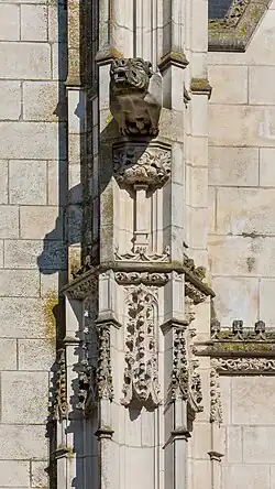 Gargoyle and sculpted motifs on the south façade