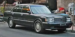 Toyota Crown Royal Saloon (JZS133, Indonesia), 3 stripes grille.