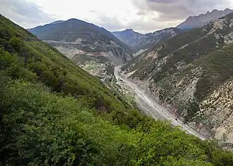Trans-Iranian Railway and Road Tehran - Safi (42261214784).jpg