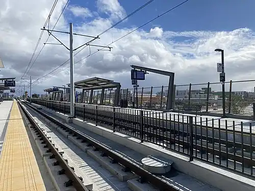 The platforms at UC San Diego Health La Jolla station