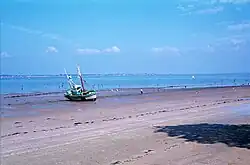 A beached fishing boat in Saint-Trojan-les-Bains