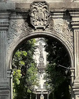 The main arch way