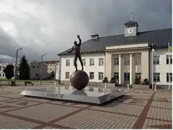 Väike-Maarja's central square with the Georg Lurich monument