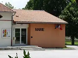 The town hall in Vendine