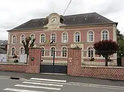 The town hall and school of Versigny