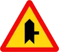 W.207b: Road junction with priority