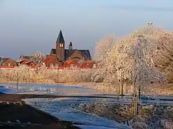 Vijver met kerk