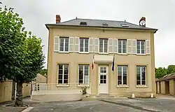 The town hall and school, in Villers-en-Arthies