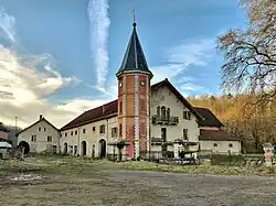 The Laine farm in Vy-lès-Filain
