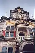View of the front facade with sculpture of Justitia