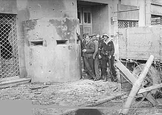 Resistance fighters from "Chrobry I" Battalion in front of German police station "Nordwache" at the junction of Chłodna and Żelazna Streets, 3 August 1944; only one rebel has a weapon