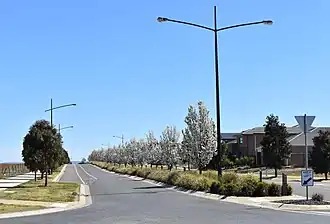 Waterway Boulevard, Weir Views