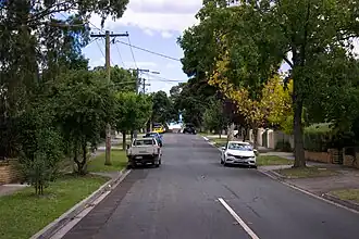 White Avenue, Kew East
