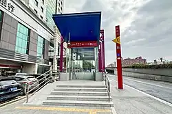 Entrance B2