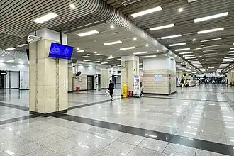 Line 1 concourse