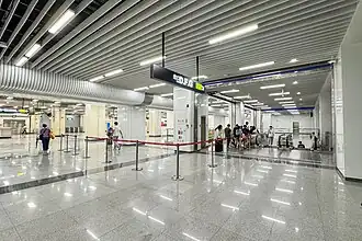 Escalator at the Line 1 eastern transfer building towards Guangfo line