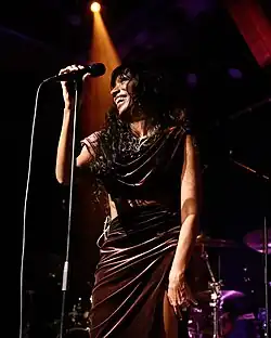 Y'akoto performing in 2025