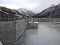 Idle spillway head
