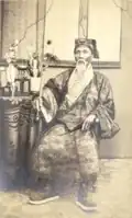 Vietnamese man wearing an áo giao lĩnh