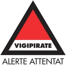 Vigipirate triangle with "Alerte Attentat" in black font