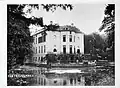 Vue latérale du manoir vers 1930.