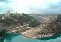 Ville fortifiée d'Alarcón avec le barrage au 1er&nbsp;plan