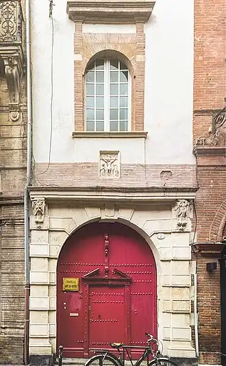 La porte de la chapelle Saint-Jean-Baptiste.