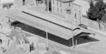 Vue aérienne de la halle, en juin 1956.
