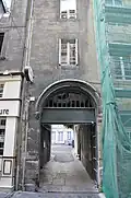 Entrée sur rue avant restauration.