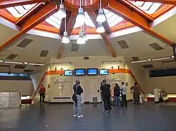Hall de la gare (avec accès aux quais du RER A).