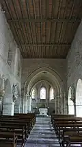 La nef vers le chœur.