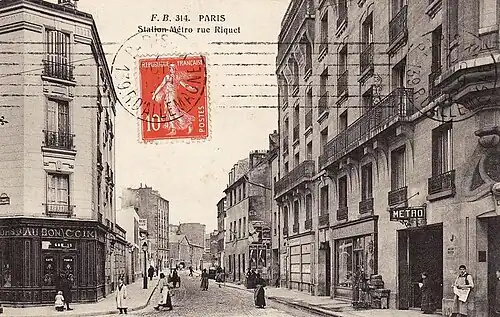 L'entrée de la station, peu de temps après son ouverture en 1910.