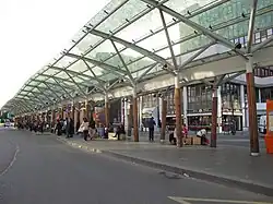 Gare routière vue depuis l'accès principal.