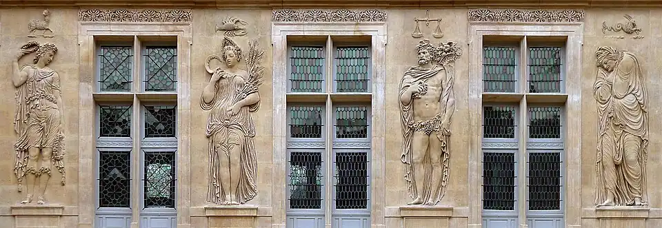 Les quatre Saisons, Jean Goujon ou son atelier, 1548 à 1550, hôtel de Jacques de Ligneris - aujourd’hui musée Carnavalet, Paris.