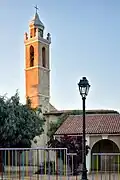Clocher et école.