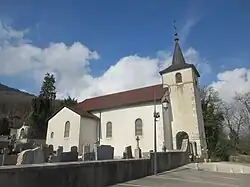 L'église de Crozet (Ain), la première paroisse de P.L.M Chanel en 1828. Une statue est à son effigie dans le cimetière.