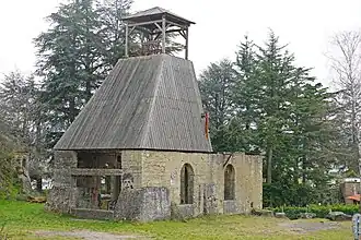 Bâtiment de recette subsistant et chevalement reconstruit.