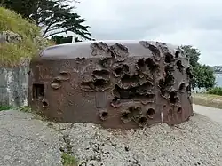 Une des cloches blindées faisant partie des fortifications allemandes de la cité d'Alet..