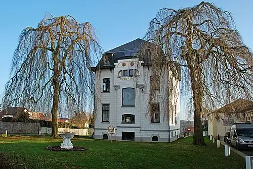 La façade avant.