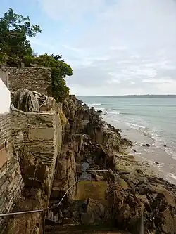 Falaises de la partie est, juste au nord du port.