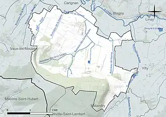 Carte en couleur présentant le réseau hydrographique de la commune